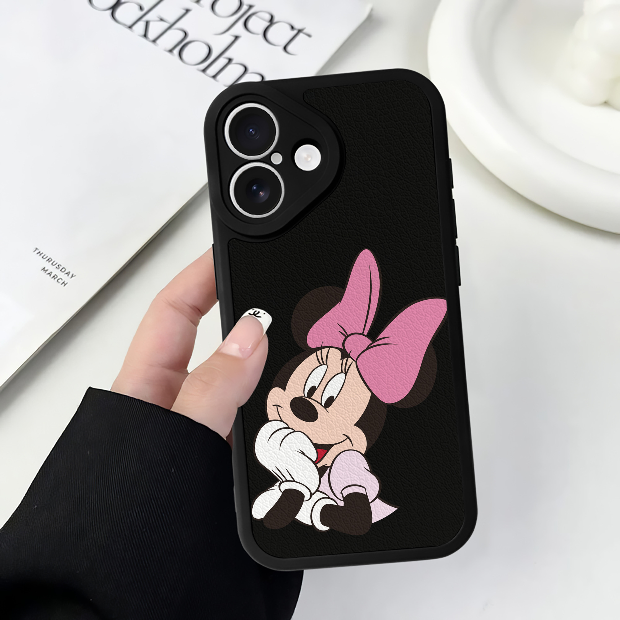 （画像用） ミッキーマウス Mickey Mouse 【iPhone 16シリーズ対応】シリコンスマホケース（レザー調） 材質：シリコン